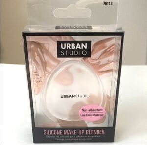 3/$15 💖 Urban Studio Silicone Makeup Blender – Non-Absorbent
